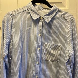 NWOT Abercrombie & Fitch blue with white stripes women’s button down shirt